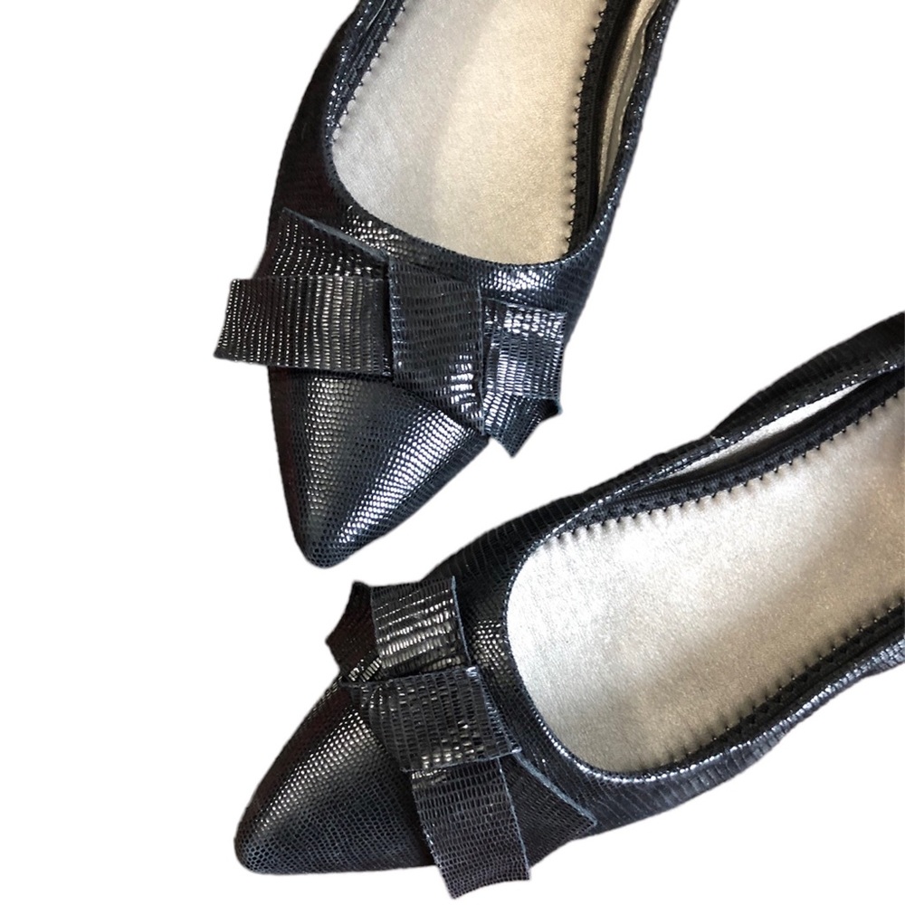 Me Too Black Leather Bow Flats Size 9 Shimmer